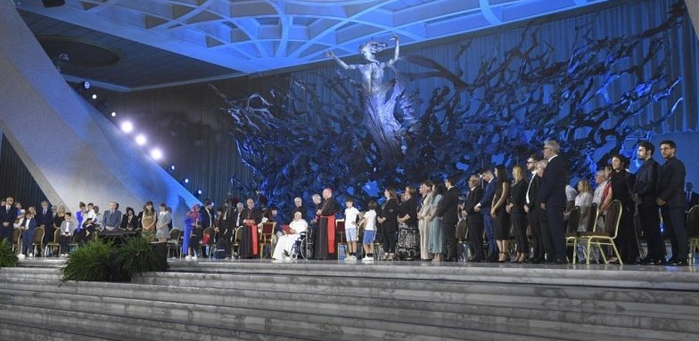 Festival cultural, testemunhos e acolhida do Papa marcam o início do X Encontro Mundial das Famílias - Jornal O São Paulo