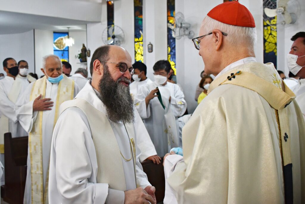 ‘Sagrado Coração de Jesus, fazei o nosso coração semelhante ao vosso’, pedem os padres e todo o povo - Jornal O São Paulo
