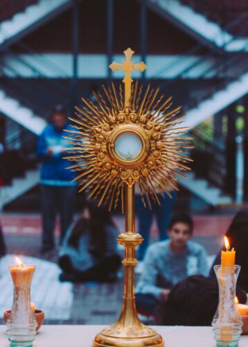 A Igreja, corpo de Cristo, professa a fé na presença real de Jesus na Eucaristia - Jornal O São Paulo