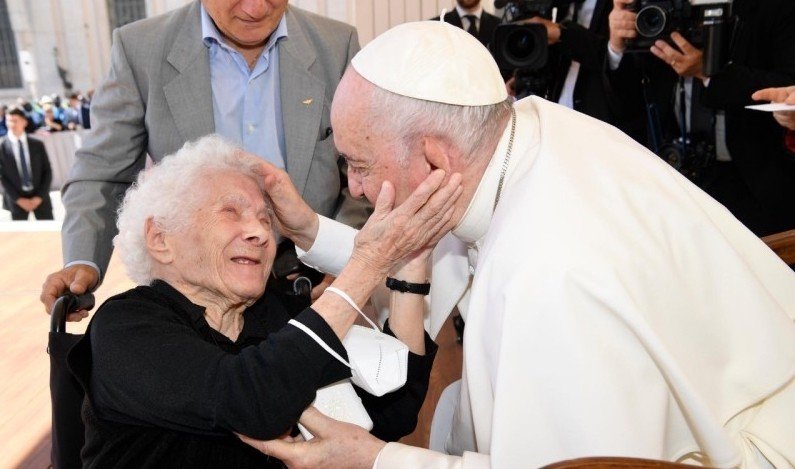 Papa Francisco: cuidado com o mito da eterna juventude, rugas são símbolo da vida - Jornal O São Paulo