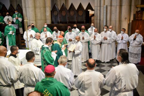 Cardeal Scherer abre o mês vocacional conferindo os ministérios de leitor e acólito - Jornal O São Paulo