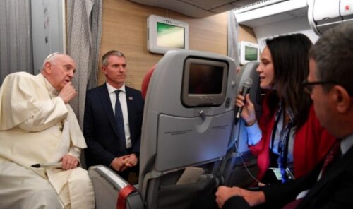 Papa chama colonização dos indígenas de ‘genocídio’ e reitera que não pretende renunciar - Jornal O São Paulo