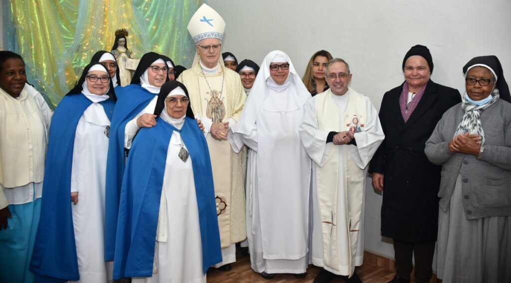 Noviça recebe o hábito concepcionista no Mosteiro da Luz - Jornal O São Paulo