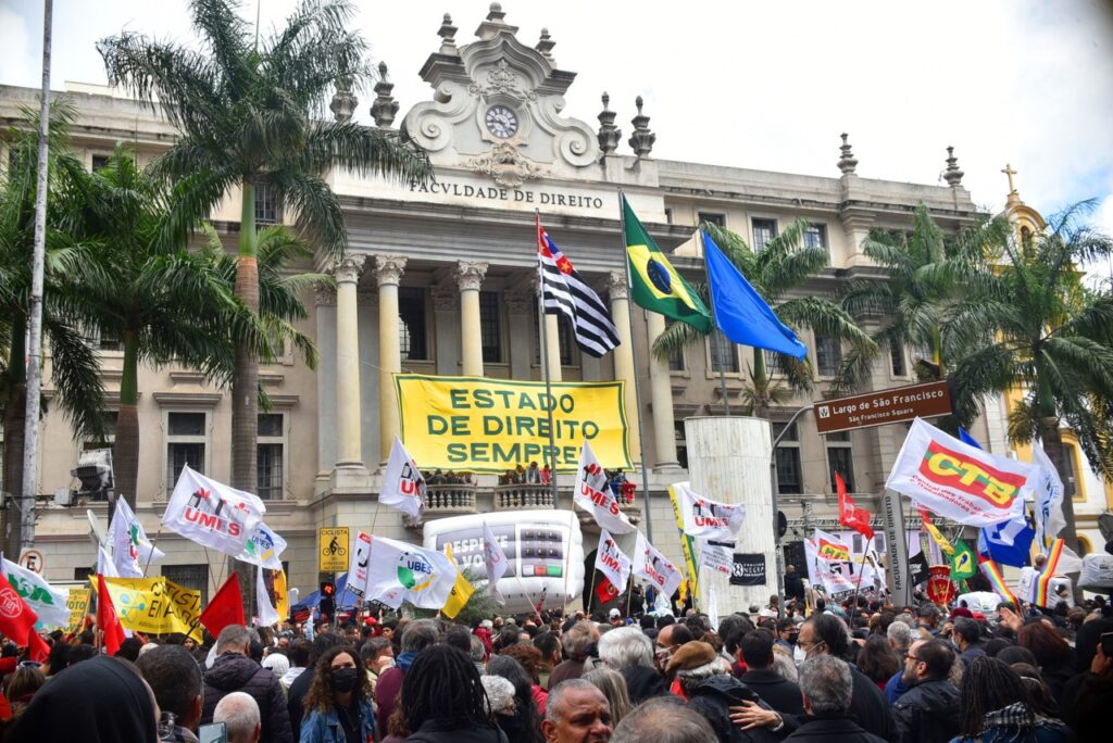 Cartas em defesa da democracia são lidas em atos pelo Brasil - Jornal O São Paulo