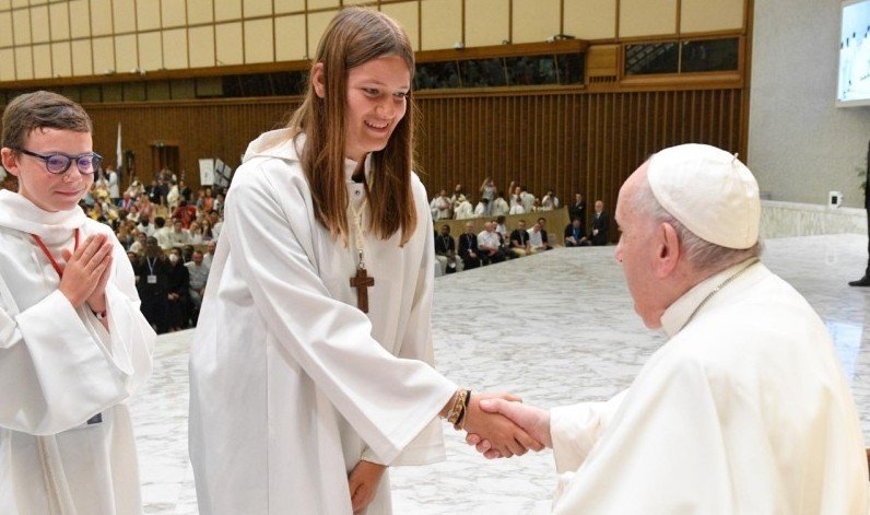 O Papa aos coroinhas da França: servir a Igreja é uma bela aventura - Jornal O São Paulo