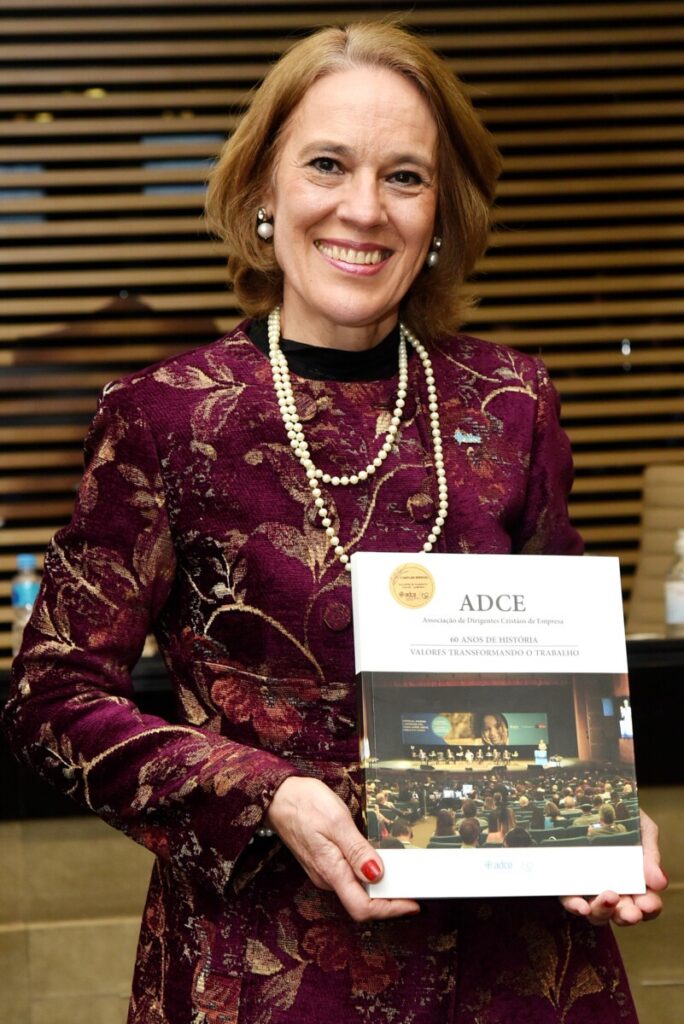 Livro comemorativo conta os 60 anos da história da ADCE no Brasil - Jornal O São Paulo