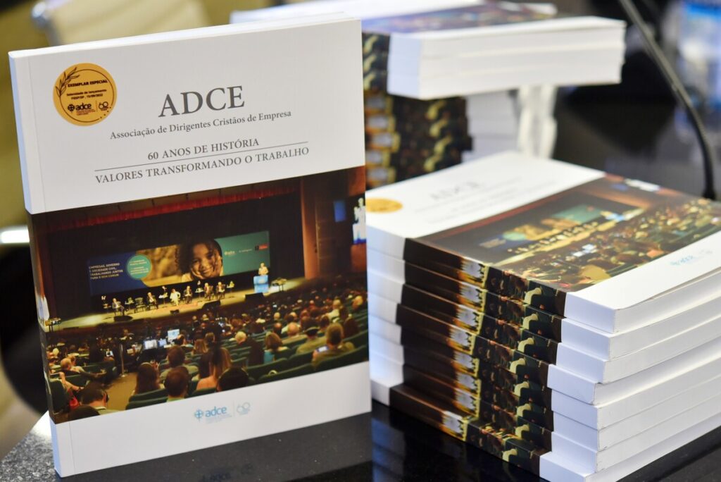 Livro comemorativo conta os 60 anos da história da ADCE no Brasil - Jornal O São Paulo