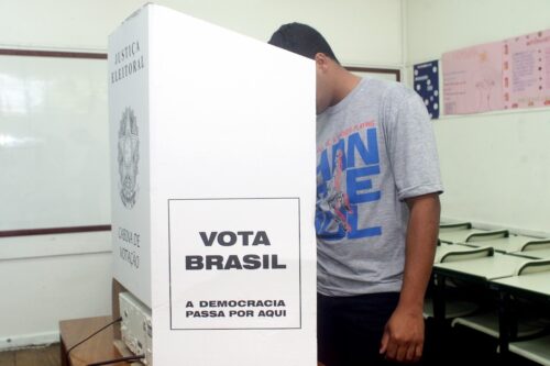 Política sem desesperança nem desânimo - Jornal O São Paulo