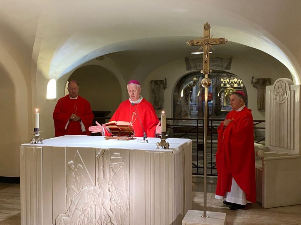 Bispos paulistas iniciam Visita ad limina com Missa no túmulo de São Pedro - Jornal O São Paulo
