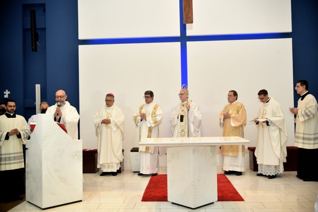 Dom Odilo dedica altar e igreja matriz da Paróquia Santa Teresinha do Menino Jesus - Jornal O São Paulo