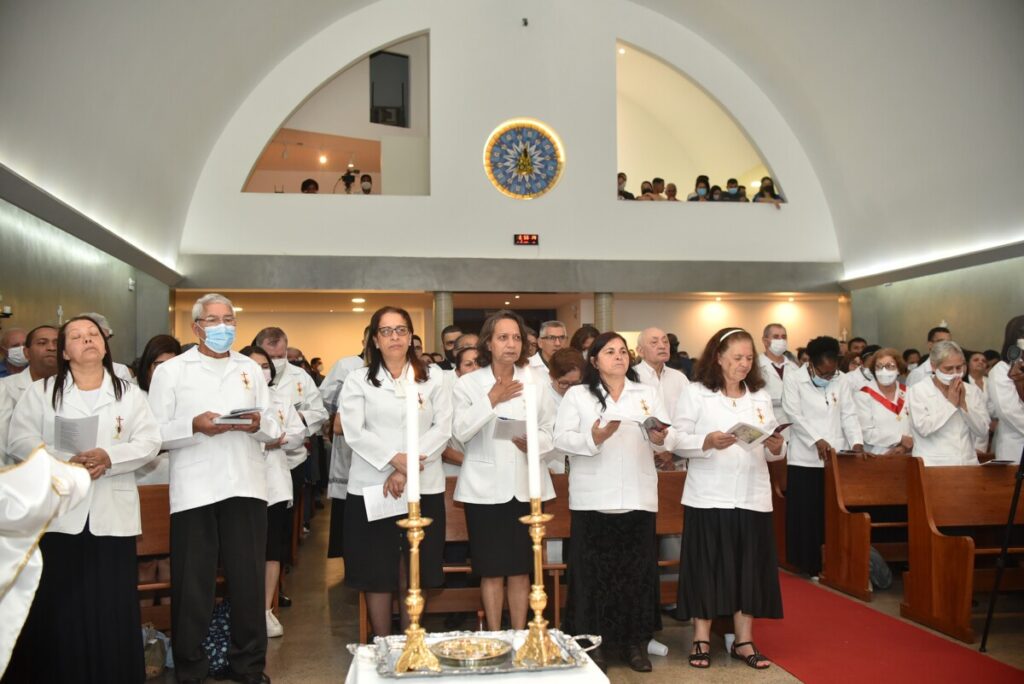 Dom Odilo dedica altar e igreja matriz da Paróquia Santa Teresinha do Menino Jesus - Jornal O São Paulo