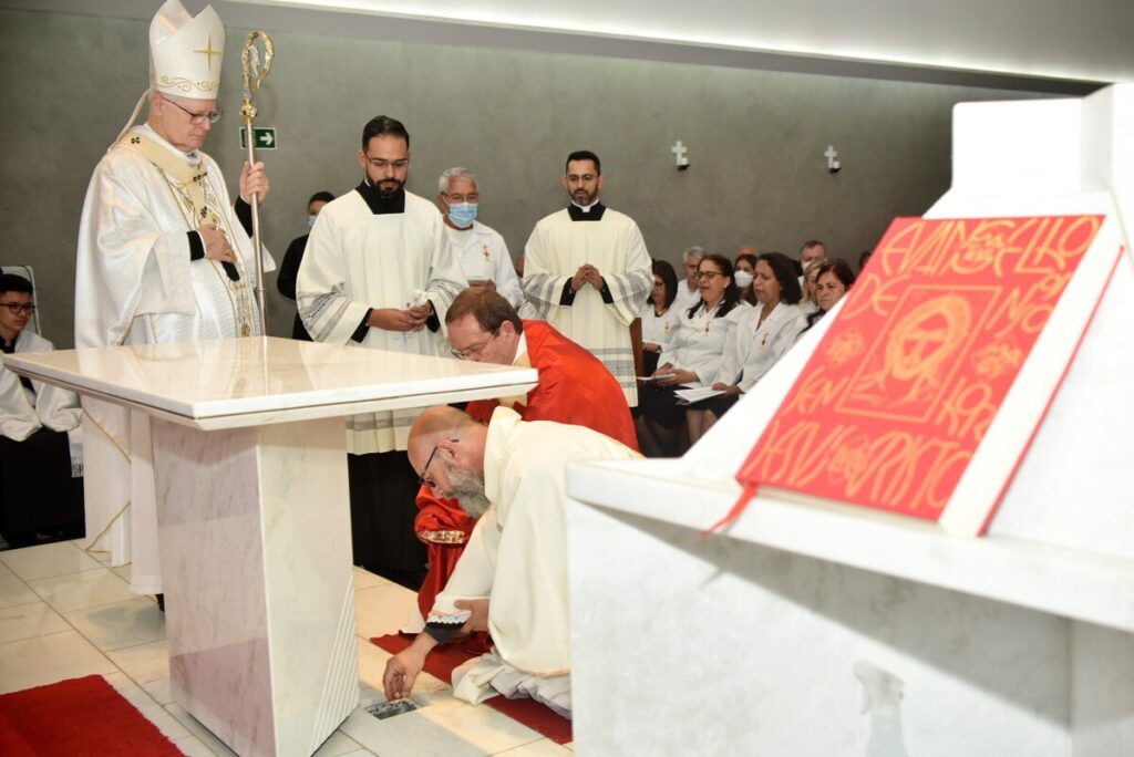 Dom Odilo dedica altar e igreja matriz da Paróquia Santa Teresinha do Menino Jesus - Jornal O São Paulo