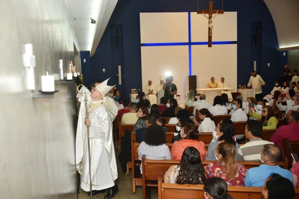 Dom Odilo dedica altar e igreja matriz da Paróquia Santa Teresinha do Menino Jesus - Jornal O São Paulo