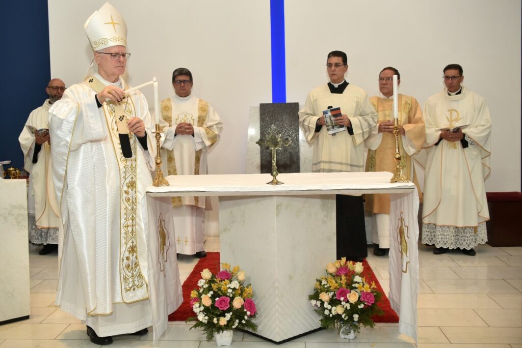 Dom Odilo dedica altar e igreja matriz da Paróquia Santa Teresinha do Menino Jesus - Jornal O São Paulo