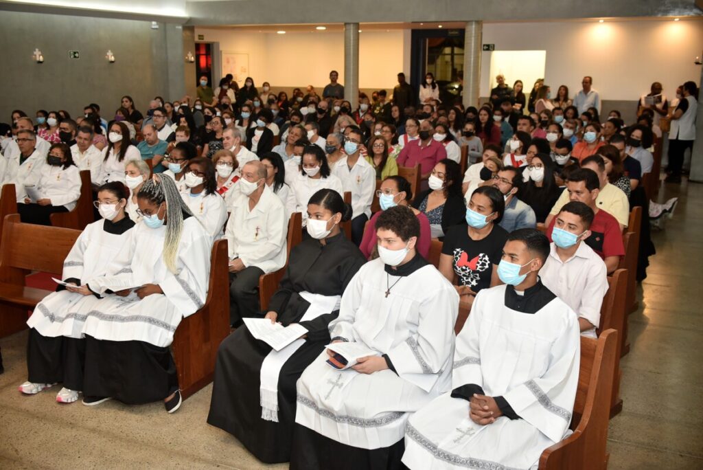 Dom Odilo dedica altar e igreja matriz da Paróquia Santa Teresinha do Menino Jesus - Jornal O São Paulo
