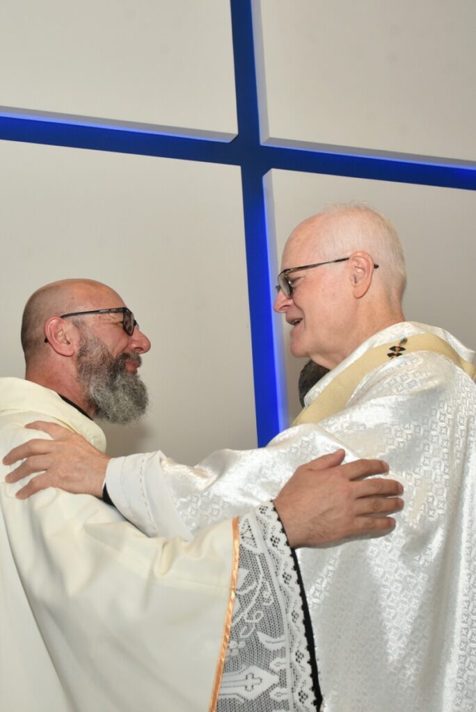 Dom Odilo dedica altar e igreja matriz da Paróquia Santa Teresinha do Menino Jesus - Jornal O São Paulo