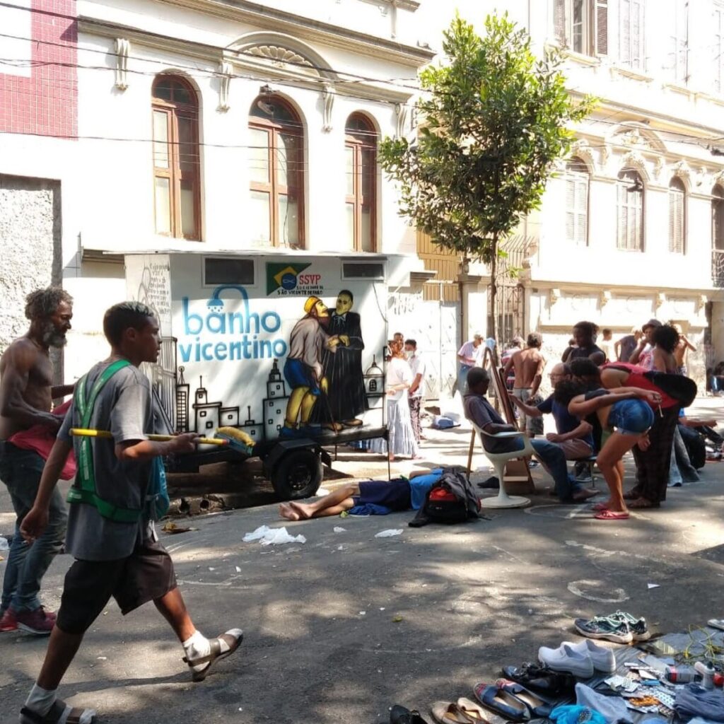 ‘Banho Vicentino’ e Liceu Sagrado Coração de Jesus fazem ações sociais permanentes na região da ‘Cracolândia’ - Jornal O São Paulo