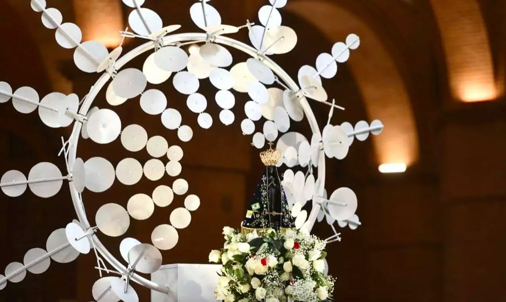 No Santuário Nacional, devotos pedem a intercessão de Nossa Senhora por suas vidas e pelo Brasil - Jornal O São Paulo
