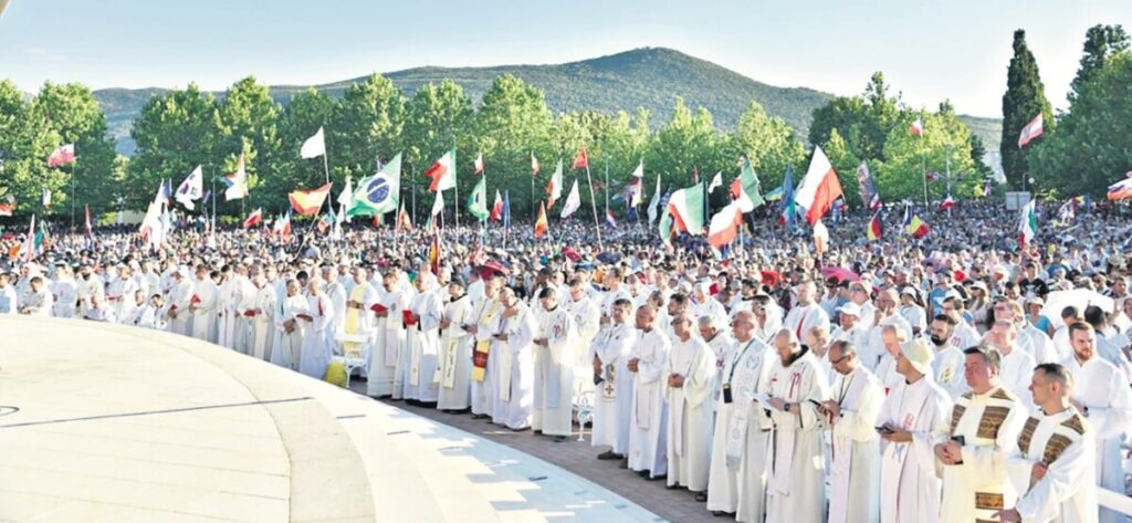 Aumenta o número de católicos no mundo: somos 1,359 bilhão de fiéis - Jornal O São Paulo