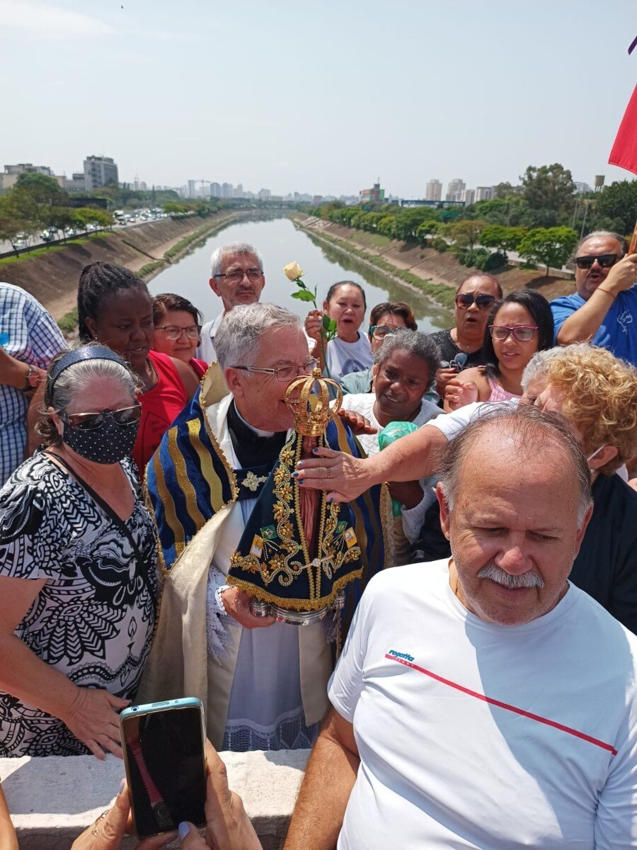 Devotos vão à Ponte do Piqueri venerar a imagem peregrina de Nossa Senhora Aparecida - Jornal O São Paulo