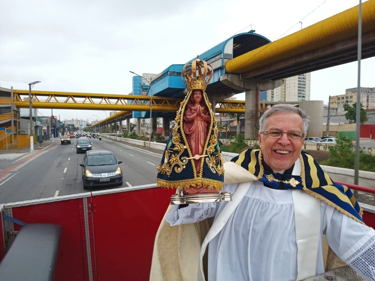 Devotos vão à Ponte do Piqueri venerar a imagem peregrina de Nossa Senhora Aparecida - Jornal O São Paulo