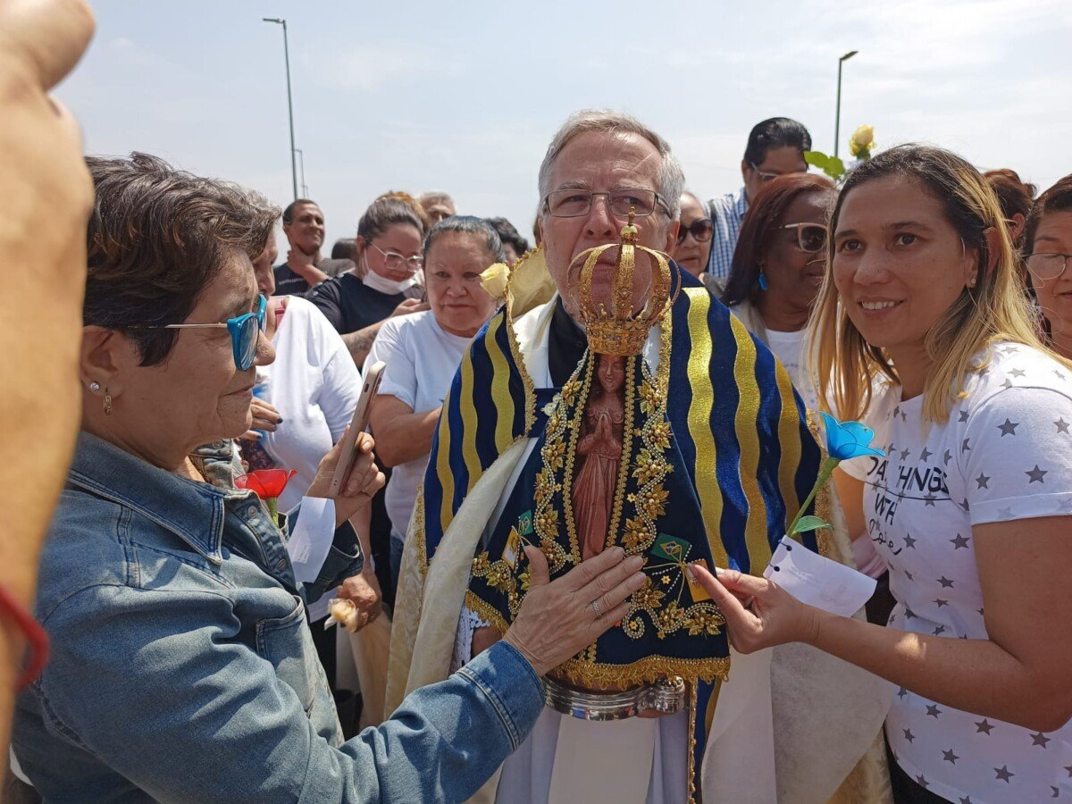 Devotos vão à Ponte do Piqueri venerar a imagem peregrina de Nossa Senhora Aparecida - Jornal O São Paulo
