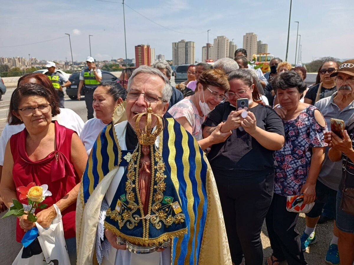 Devotos vão à Ponte do Piqueri venerar a imagem peregrina de Nossa Senhora Aparecida - Jornal O São Paulo