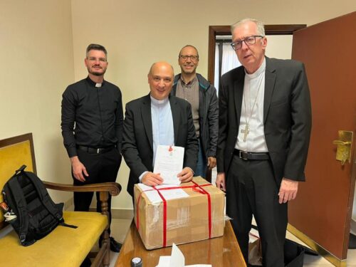 Bispo de Barretos (SP) entrega documentos para a causa da beatificação do Padre André Bortolameotti - Jornal O São Paulo