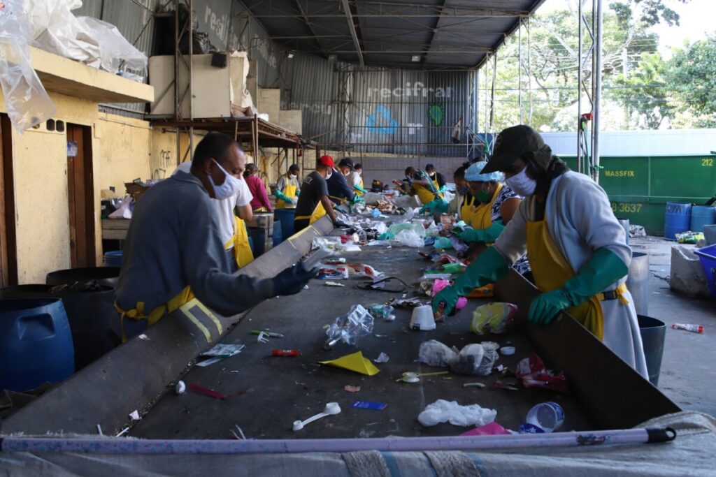 Reciclagem, atenção às pessoas e oportunidade de negócios - Jornal O São Paulo