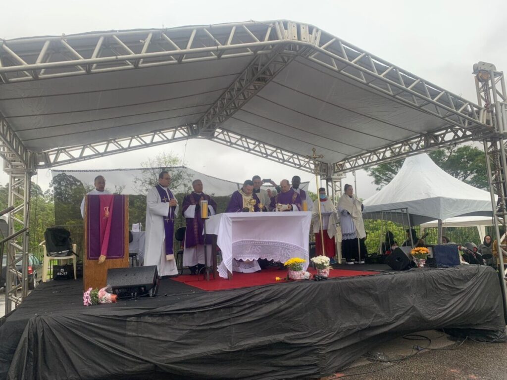 Dom Cícero preside missa no maior cemitério da América Latina - Jornal O São Paulo