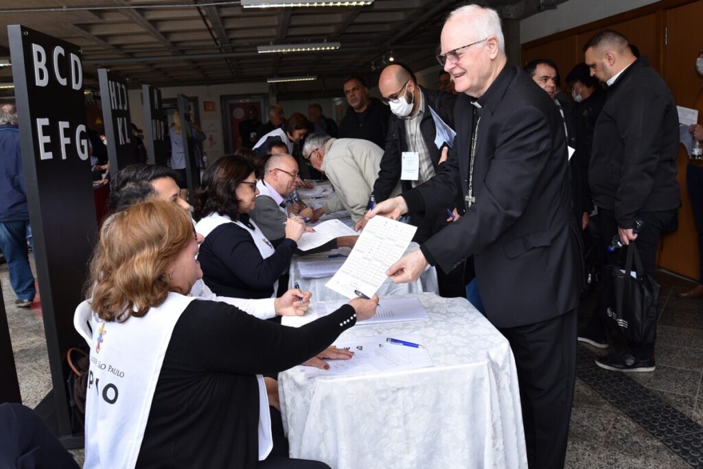 Na 6ª sessão da assembleia sinodal, participantes analisam a 1ª versão do relatório geral do sínodo - Jornal O São Paulo