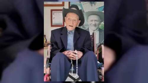 Aos 113 anos, homem mais velho do mundo reza o terço duas vezes por dia - Jornal O São Paulo