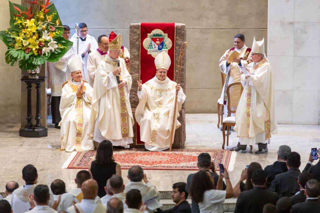 Dom Valdir José de Castro é ordenado bispo e toma posse na Diocese de Campo Limpo - Jornal O São Paulo