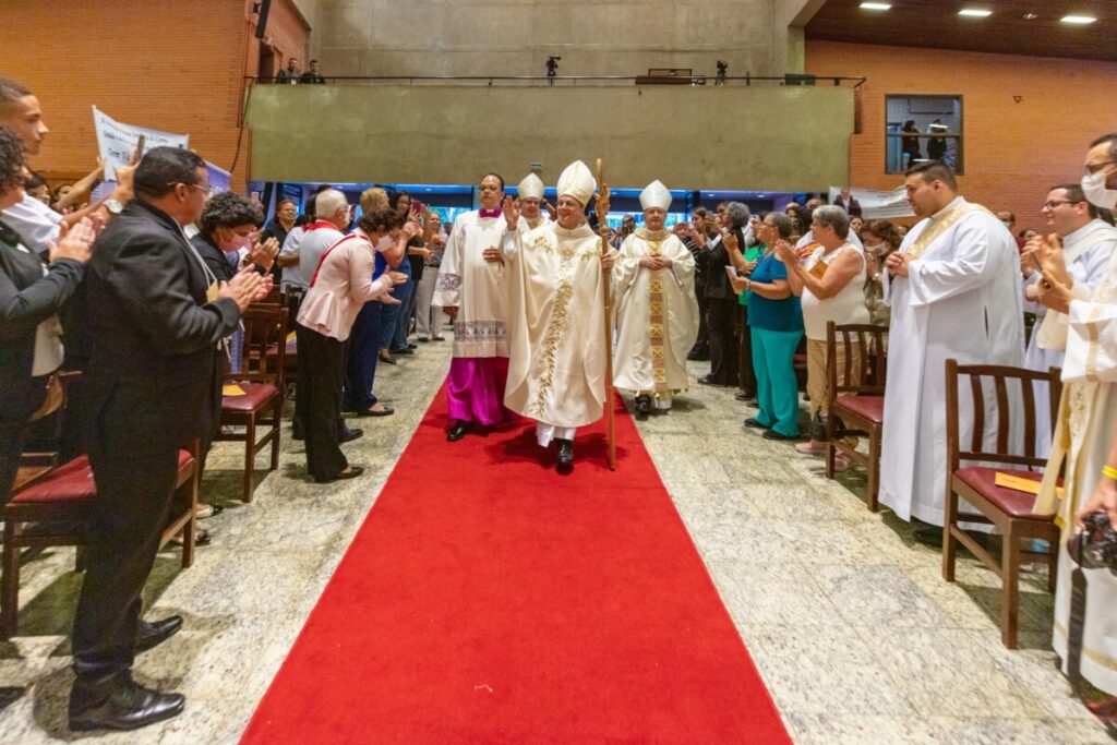 Dom Valdir José de Castro é ordenado bispo e toma posse na Diocese de Campo Limpo - Jornal O São Paulo