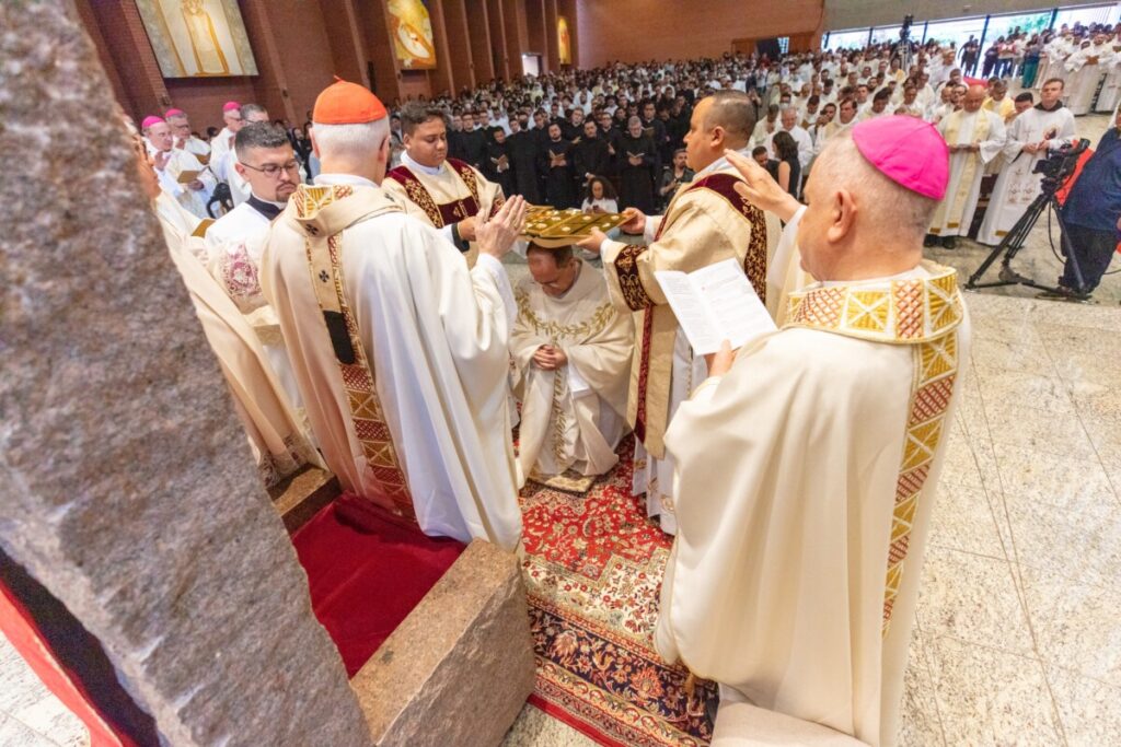 Dom Valdir José de Castro é ordenado bispo e toma posse na Diocese de Campo Limpo - Jornal O São Paulo