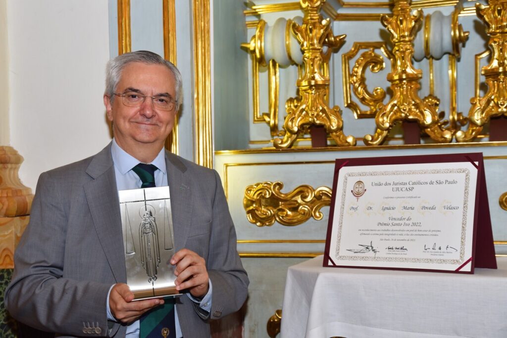Juristas católicos conferem Prêmio Santo Ivo a Ignácio Maria Poveda Velasco - Jornal O São Paulo