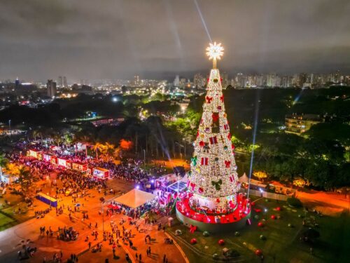 Árvore de Natal no Parque Villa Lobos é inaugurada - Jornal O São Paulo