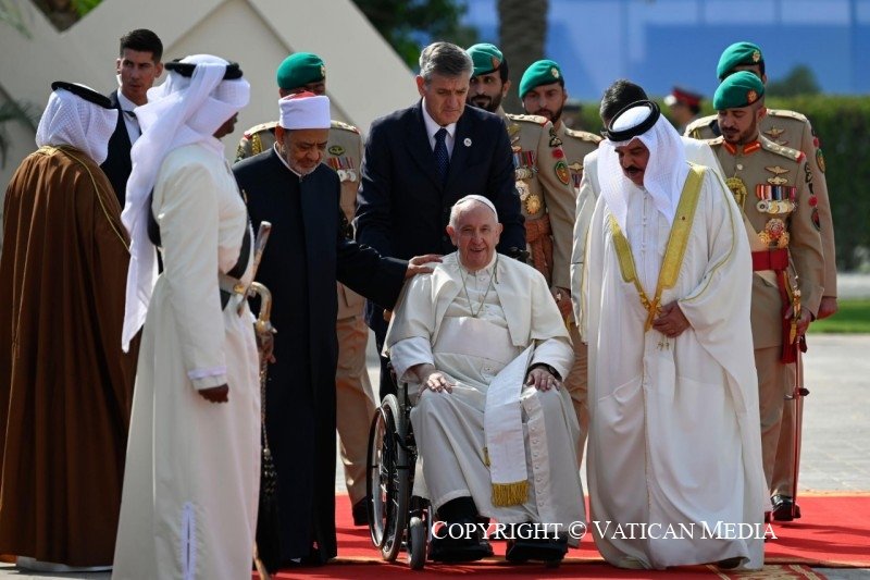No Bahrein, Francisco pede o comprometimento de líderes religiosos e que deem o bom exemplo - Jornal O São Paulo
