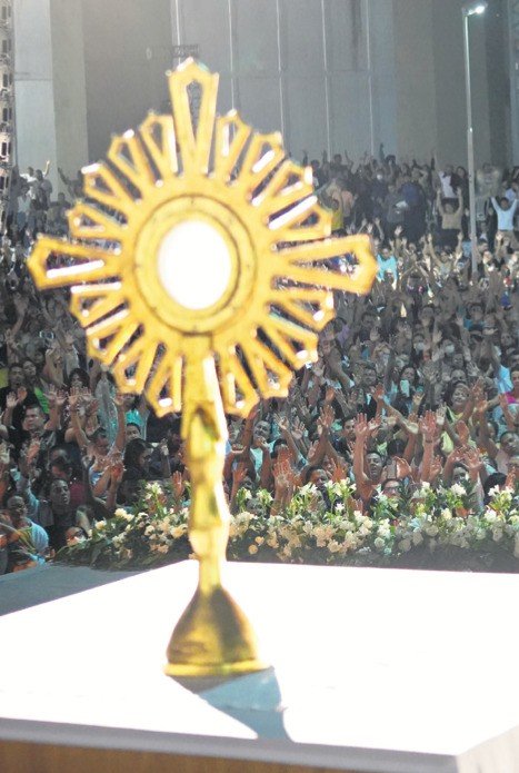 Católicos testemunham para o Brasil que a Igreja vive da Eucaristia - Jornal O São Paulo