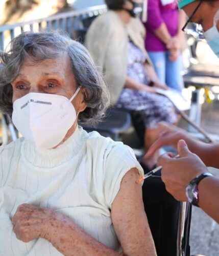 Alta de casos de COVID-19 reacende alerta para cuidados preventivos e a vacinação - Jornal O São Paulo