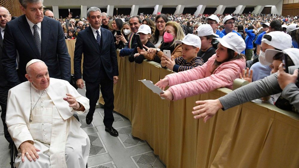 Papa aos jovens: encorajo a sonhar alto, sejam poetas da paz - Jornal O São Paulo