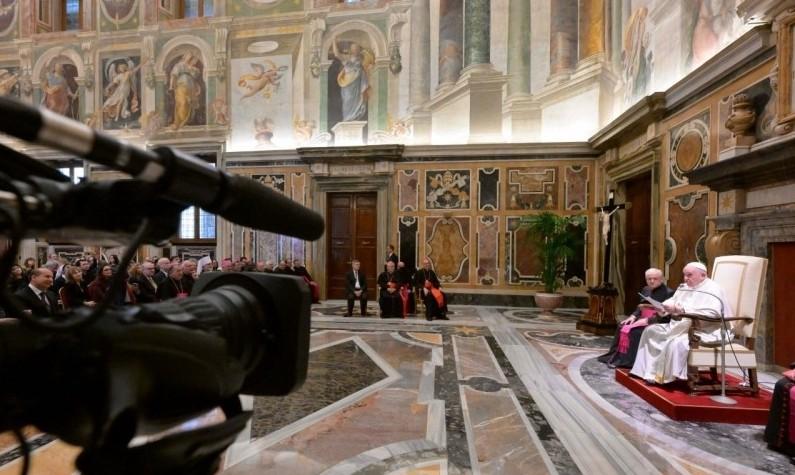 Francisco: comunicar com coragem os valores cristãos, dando voz aos excluídos - Jornal O São Paulo