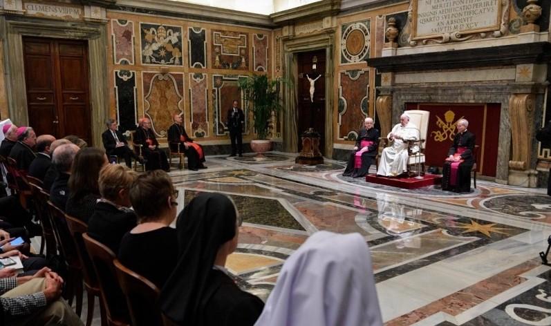Francisco: comunicar com coragem os valores cristãos, dando voz aos excluídos - Jornal O São Paulo