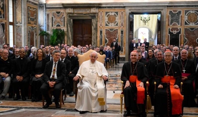Francisco: comunicar com coragem os valores cristãos, dando voz aos excluídos - Jornal O São Paulo