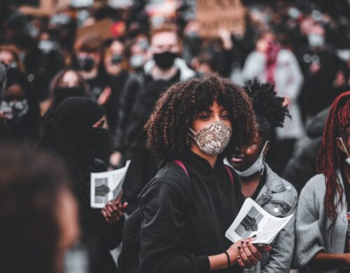 Anvisa aprova volta do uso de máscaras em aviões e aeroportos - Jornal O São Paulo