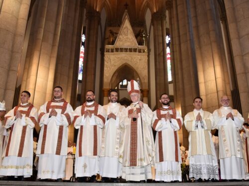 Cardeal Scherer ordena 7 diáconos para servir à Igreja - Jornal O São Paulo