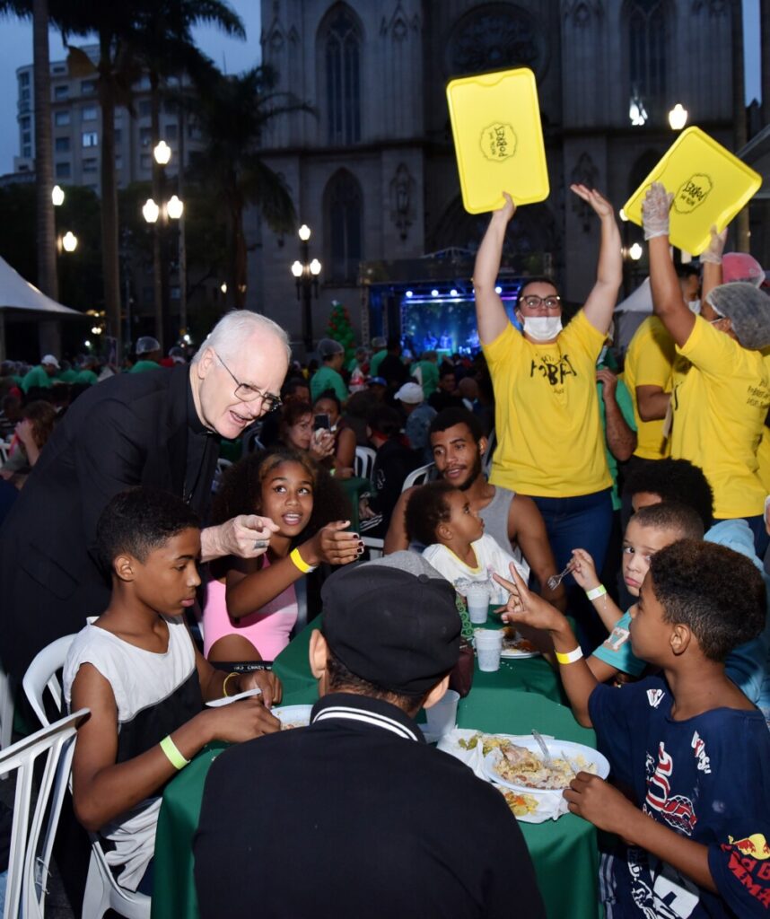 No Natal dos Pobres, a solidariedade acalenta os ‘irmãos da rua’ - Jornal O São Paulo