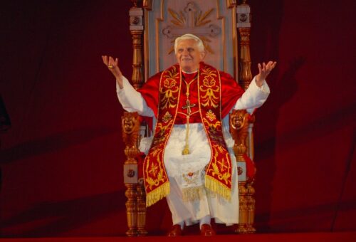 Análise – Ratzinger, da vaia ao aplauso - Jornal O São Paulo