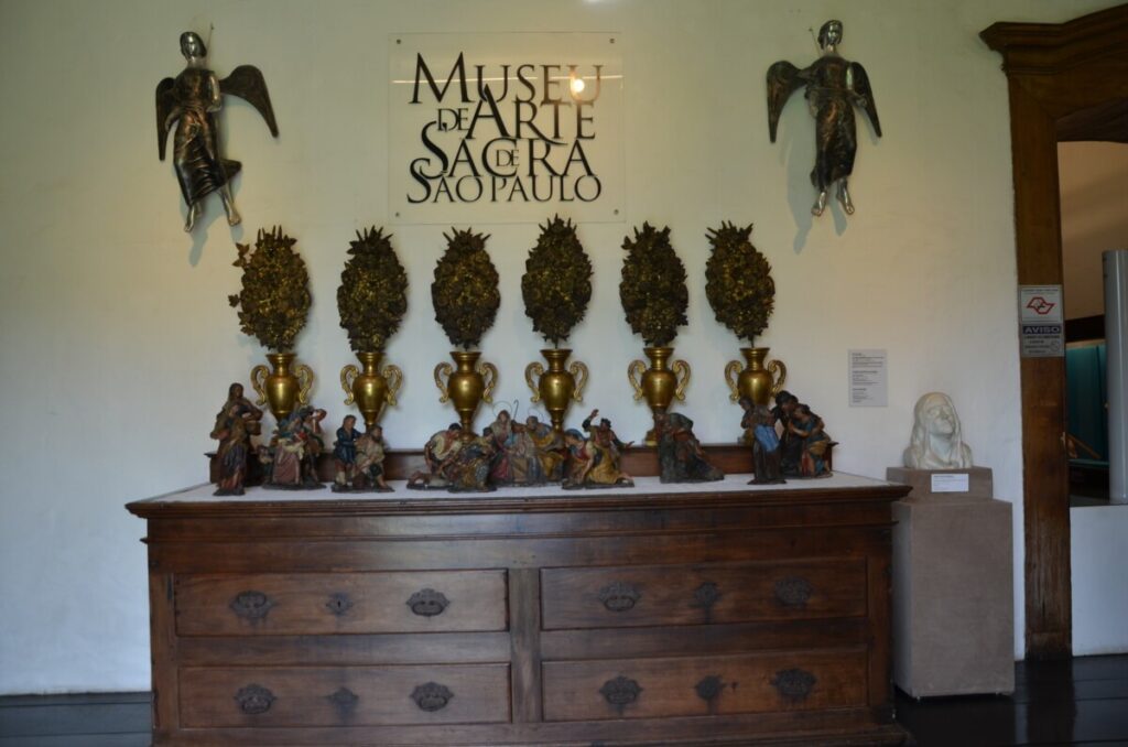 Peças no jardim são a novidade da exposição de presépios do Museu de Arte Sacra de São Paulo