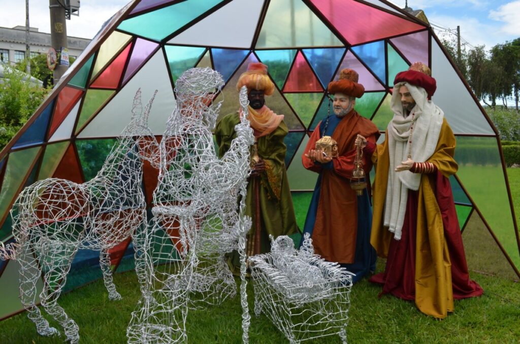 Peças no jardim são a novidade da exposição de presépios do Museu de Arte Sacra de São Paulo